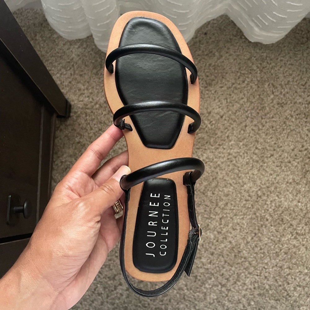 NEW Journey Collection Karrio Black Comfort Strappy Flat Open Toe Sandals Sz 9.5
